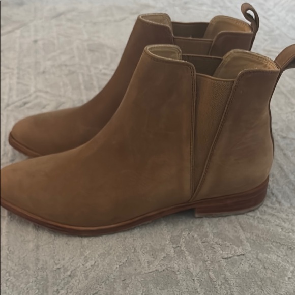 Nisolo Eva Everyday Chelsea Boot - Picture 6 of 8